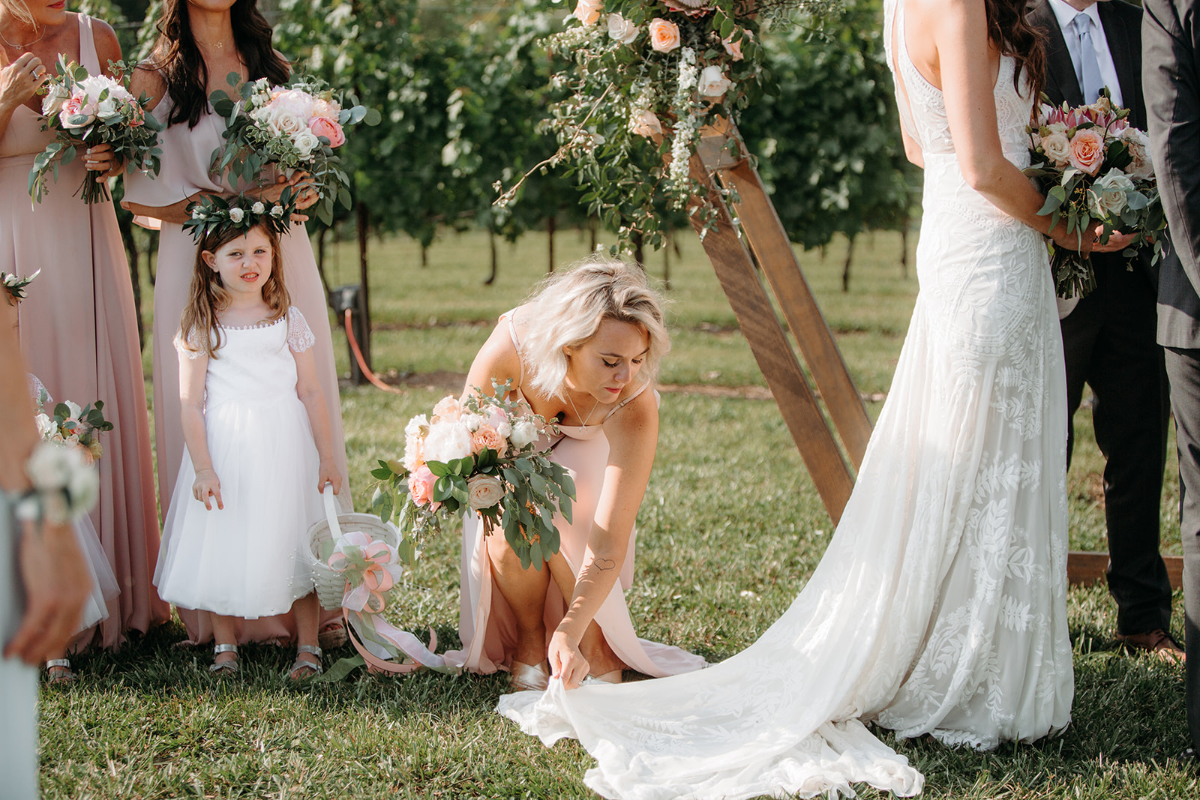 Bridesmaid fixes bride's dress